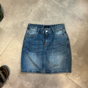 Reserved denim skirt